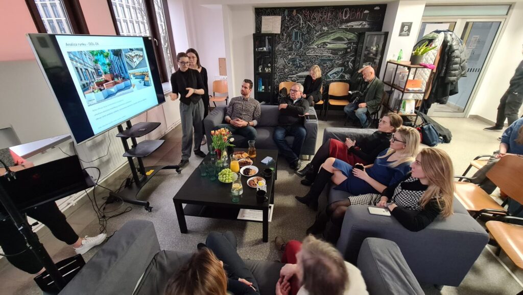 Multidyscyplinarny zespół studentów i studentek